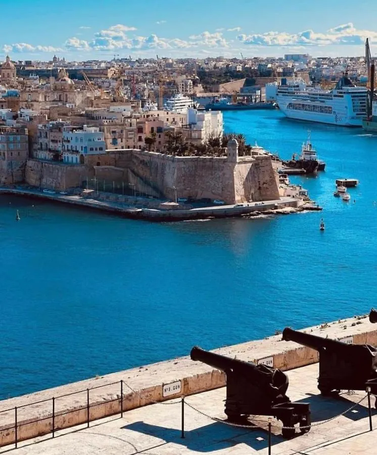 Ewa Apt - 3-Bedrooms Apt Near Sliema - St Julians Seafront Gzira Apartment