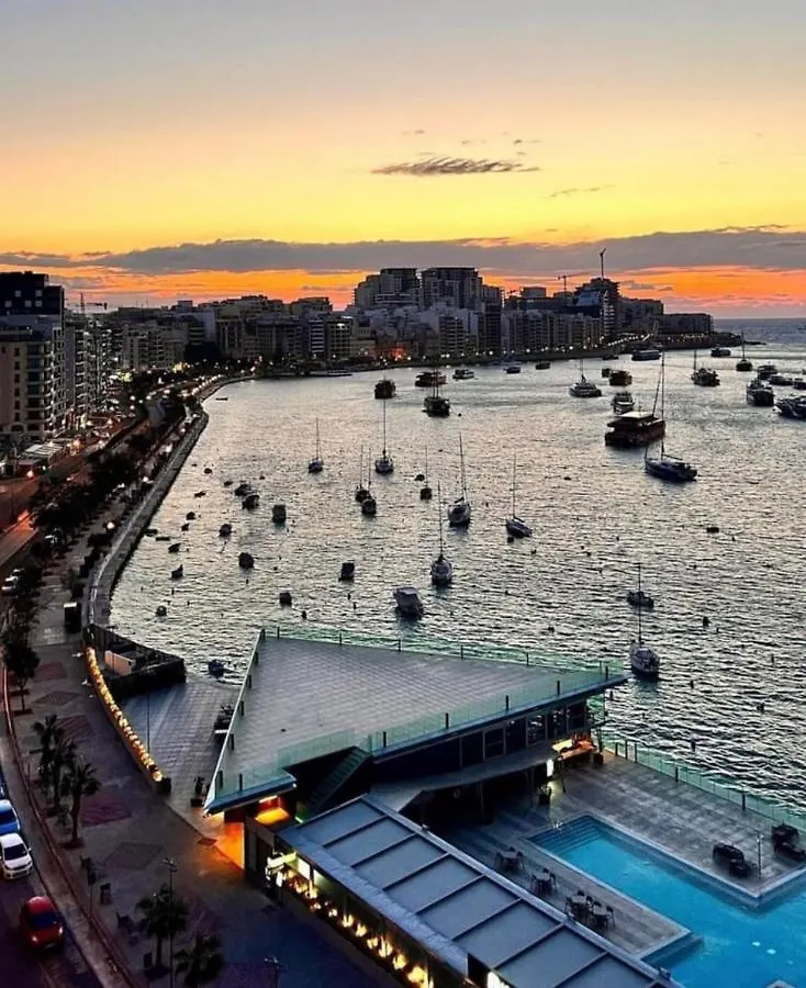 Ewa Apt - 3-Bedrooms Apt Near Sliema - St Julians Seafront Gzira 0*,